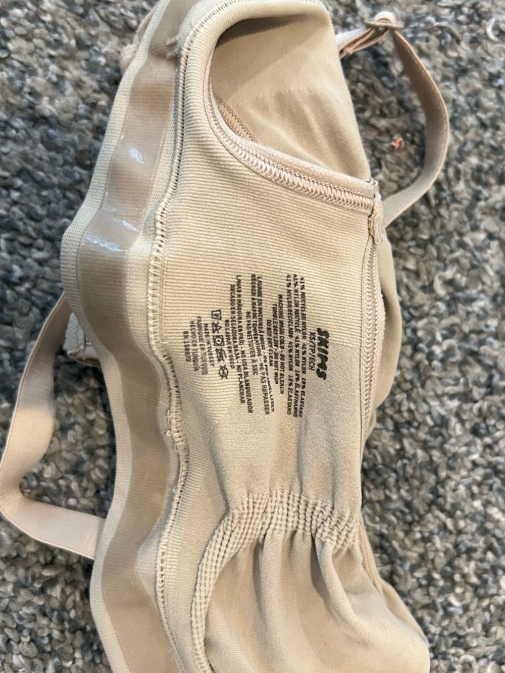 SKIMS Sculpting Bralette - Nude Wireless Seamless Bralette - Picture 5 of 5